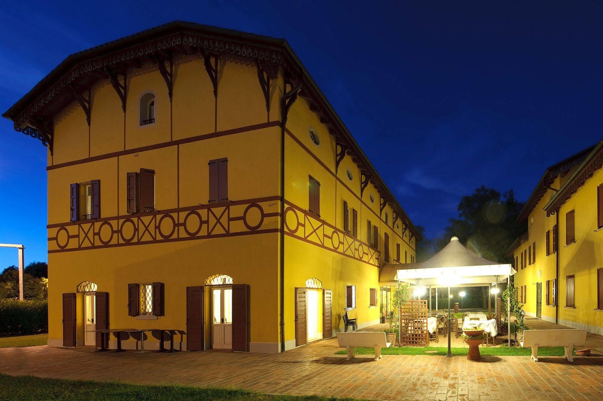 Hotel Corte Degli Estensi 3*